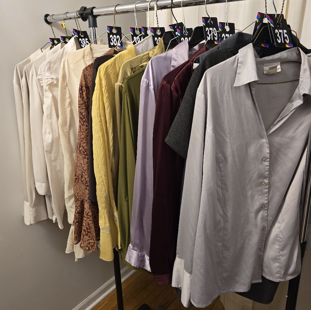#388 bone button blouse - Picture 3 of 8